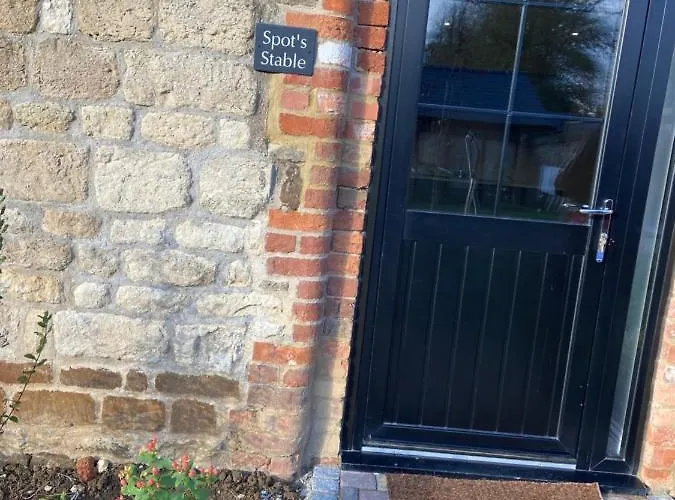 Potcote Farm Stables Accommodation Spots Stable